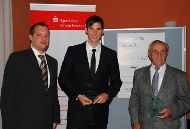 Hauptsponsor Sparkasse mit Preisträgern 2010